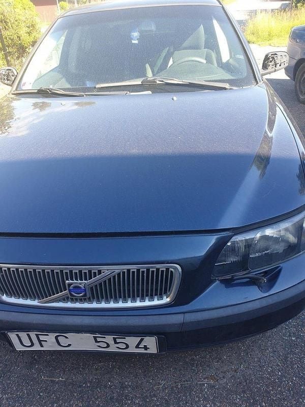 Blå Begagnad 2004 Volvo S60 Sedan | 5 000 kr (Superpris) - Bild 1/1