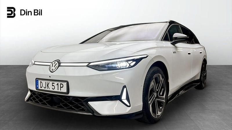Glacier white metallic bl Begagnad 2025 VW ID.7 GTX Kombi | 579 500 kr (Bra pris) - Bild 1/4