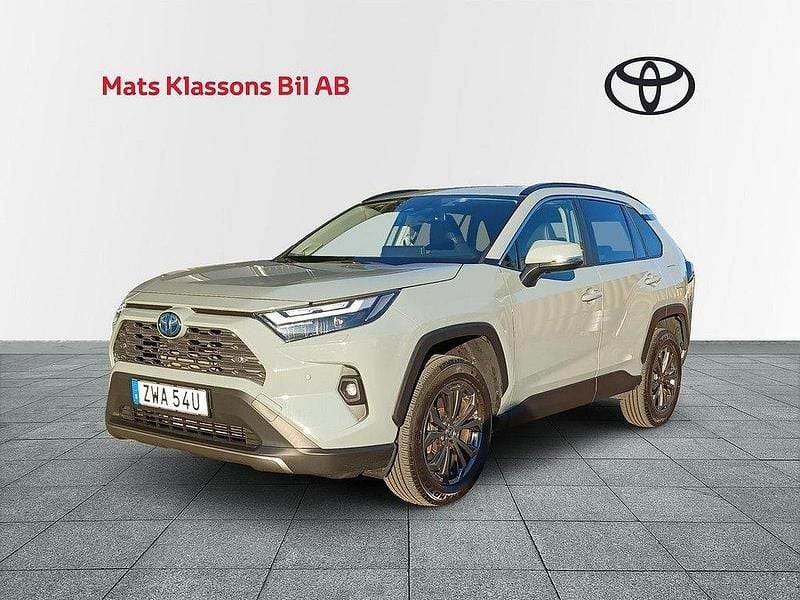 Grön Begagnad 2024 Toyota RAV4 Hybrid Executive SUV | 449 000 kr (Marknadspris) - Bild 1/4