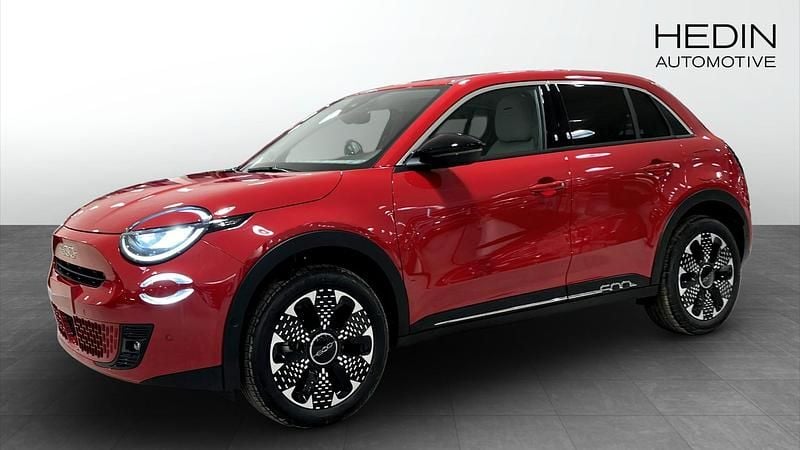 Röd Ny 2025 Fiat 600 La Prima Halvkombi | 375 800 kr - Bild 1/4