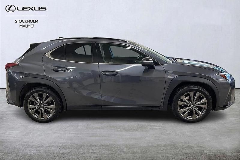Begagnad Lexus UX 250h E-FOUR 186 HK (136 kW) 2022 Grå SUV