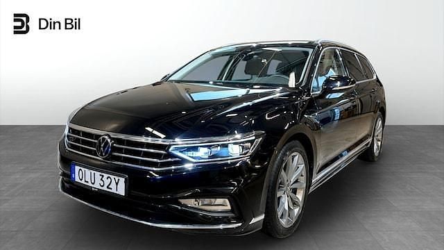 Svart Begagnad 2022 VW Passat R-line Kombi | 319 900 kr (Marknadspris) - Bild 1/4