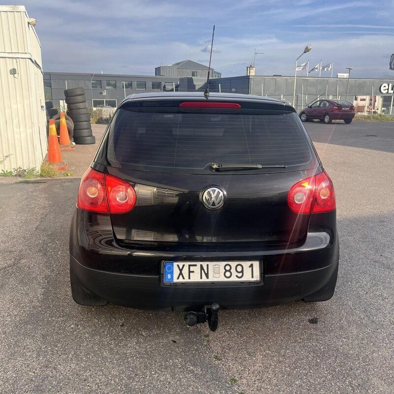 Svart Begagnad 2006 VW Golf V Trendline Halvkombi | 49 000 kr (Lite dyr) - Bild 1/4
