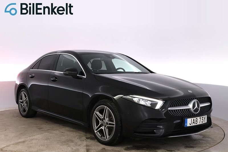 Svart Begagnad 2022 Mercedes A250 AMG Sedan | 309 900 kr (Marknadspris) - Bild 1/4