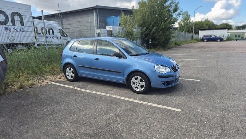 Blå Begagnad 2007 VW Polo Halvkombi | 24 999 kr (Marknadspris) - Bild 1/4