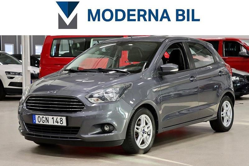 Grå Begagnad 2016 Ford Ka Plus Trend Halvkombi | 64 900 kr - Bild 1/4
