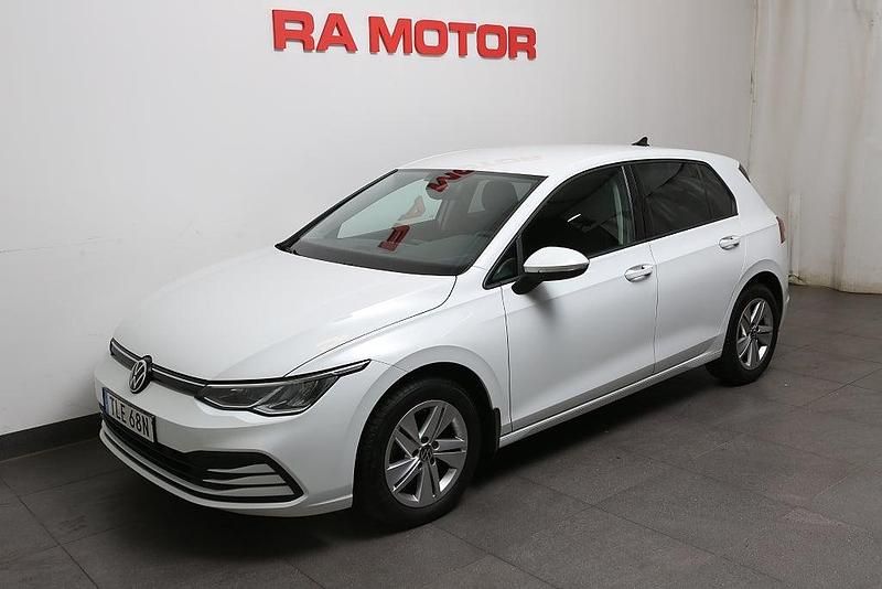 Begagnad VW Golf VIII 110 HK (80 kW) 2022 Vit Halvkombi