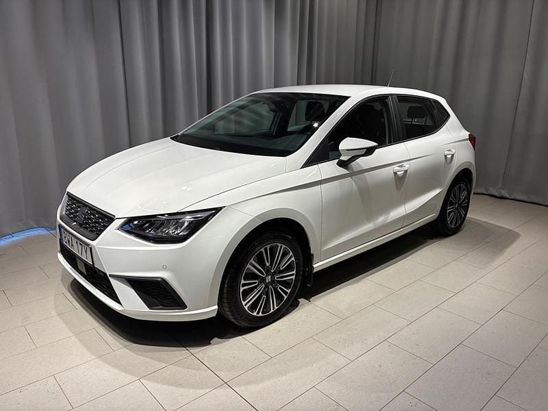 Vit Begagnad 2023 Seat Ibiza Halvkombi | 179 900 kr (Marknadspris) - Bild 1/4