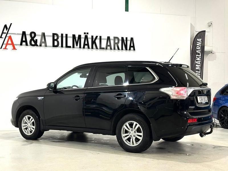 Begagnad Mitsubishi Outlander 203 HK (149 kW) 2014 Svart SUV