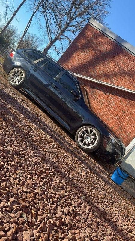 Svart Begagnad 2006 BMW 530 M Sport Kombi | 65 000 kr (Bra pris) - Bild 1/3
