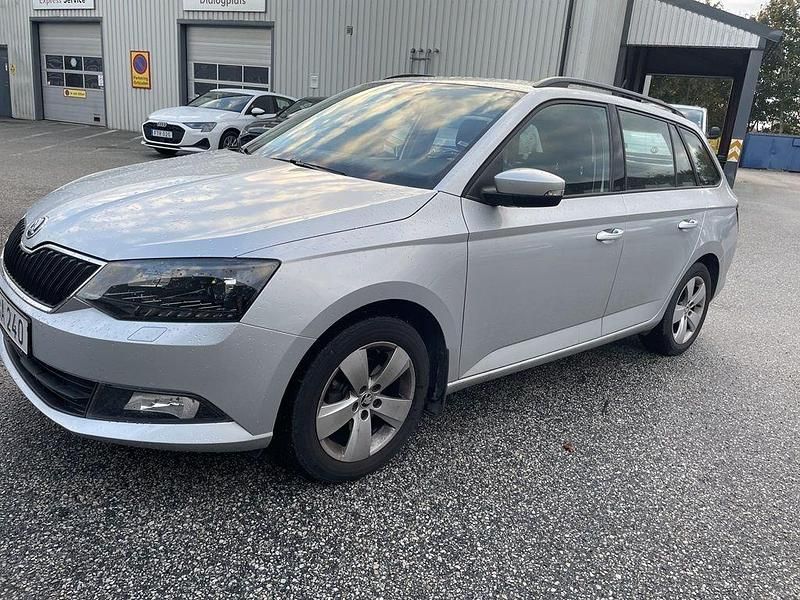 Silver Begagnad 2018 Skoda Fabia Kombi | 119 000 kr (Marknadspris) - Bild 1/4