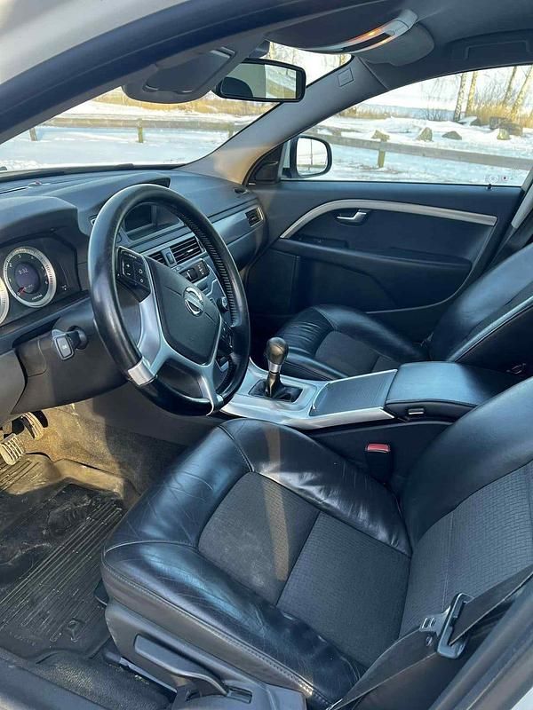 Begagnad Volvo V70 163 HK (119 kW) 2013 Vit Kombi