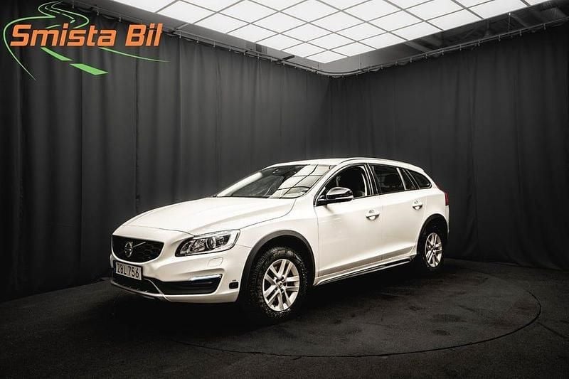 Vit Begagnad 2017 Volvo V60 CC Kombi | 158 900 kr (Superpris) - Bild 1/3