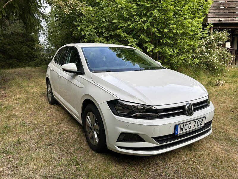 Vit Begagnad 2018 VW Polo Halvkombi | 134 900 kr (Bra pris) - Bild 1/4