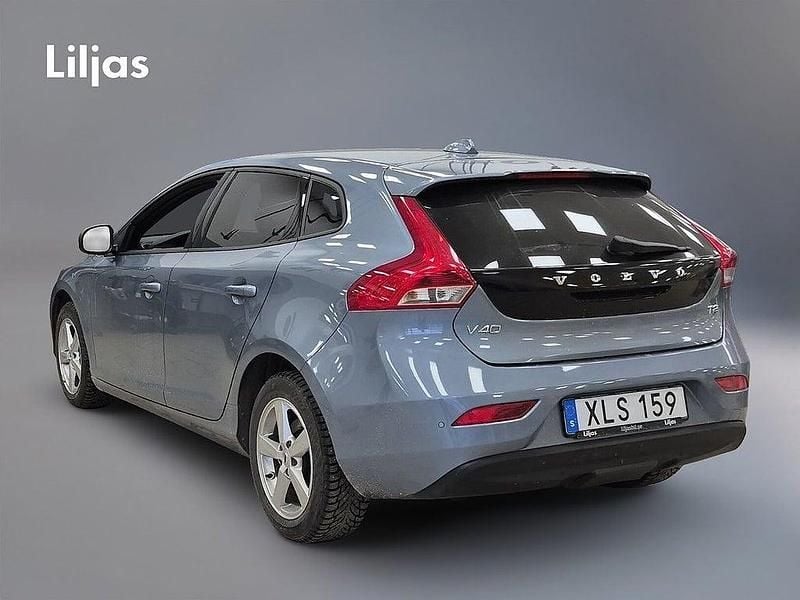 Begagnad Volvo V40 Business Edition 124 HK (91 kW) 2016 Blå Halvkombi