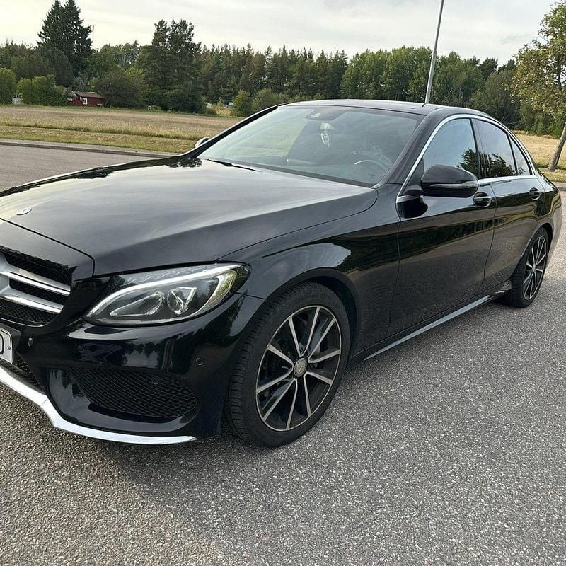Svart Begagnad 2017 Mercedes C220 AMG line Sedan | 210 000 kr (Marknadspris) - Bild 1/4