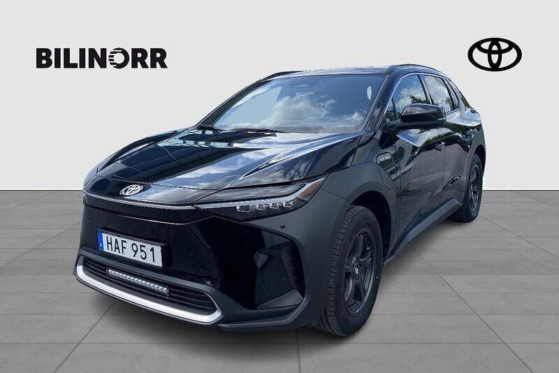 Svart Begagnad 2023 Toyota bZ4X Executive SUV | 429 900 kr (Bra pris) - Bild 1/3