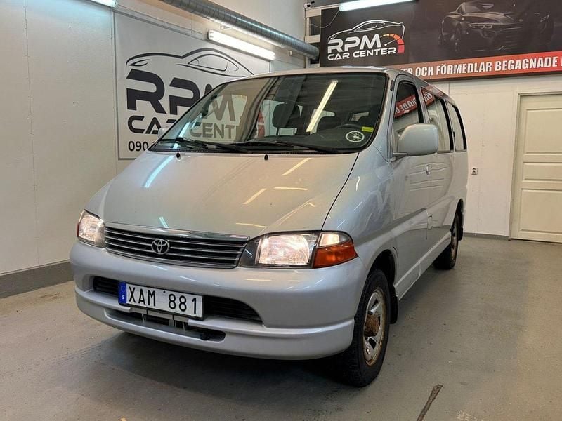 Silver Begagnad 2005 Toyota HiAce Minibuss | 109 900 kr - Bild 1/4