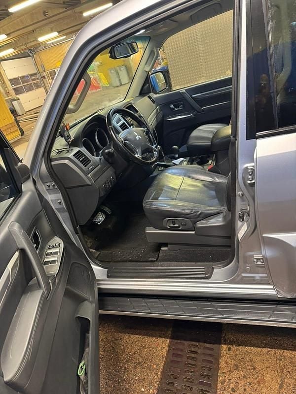 Begagnad Mitsubishi Pajero 200 HK (147 kW) 2015 SUV