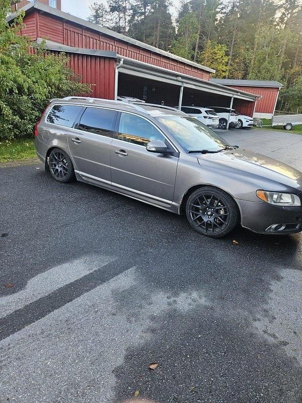 Grå Begagnad 2008 Volvo V70 Summum Kombi | 27 000 kr - Bild 1/4