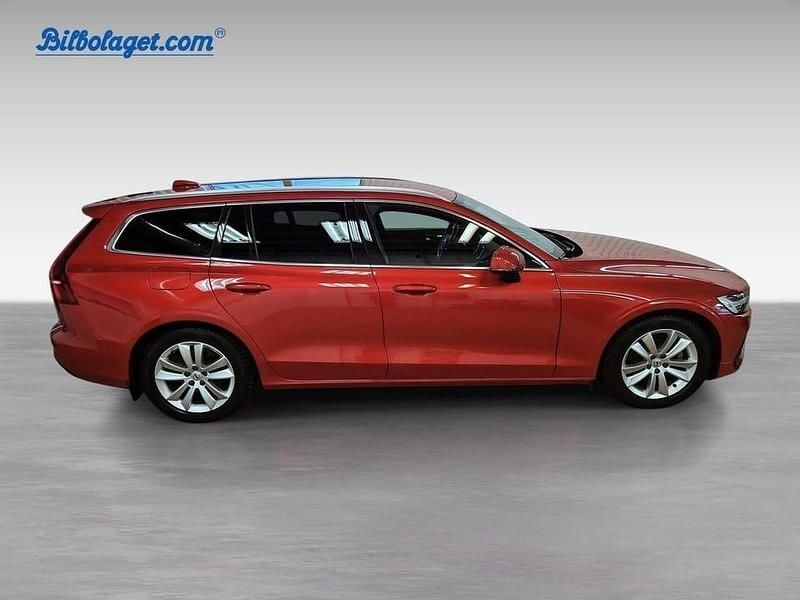 Röd Begagnad 2021 Volvo V60 Momentum Kombi | 299 000 kr (Superpris) - Bild 1/4