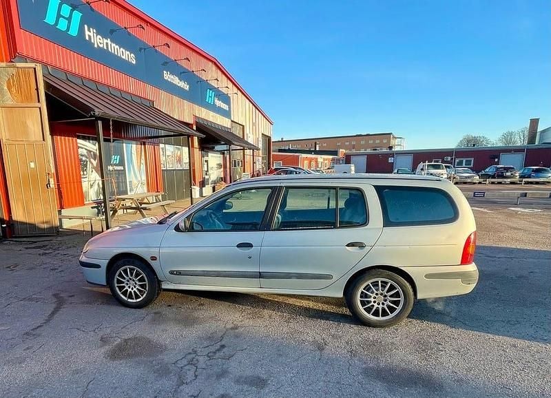 Begagnad Renault Mégane II 107 HK (78 kW) 2003