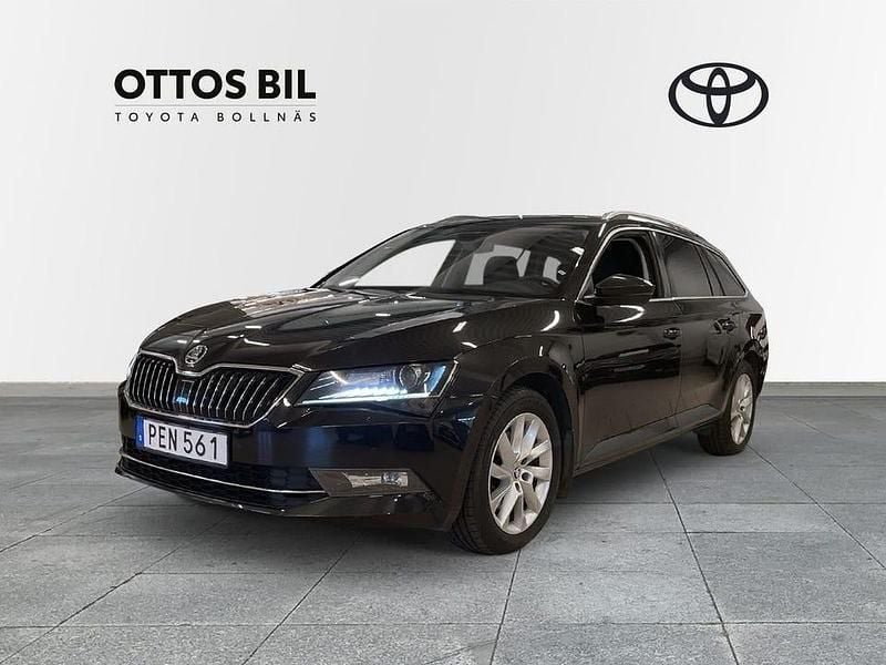 Svart Begagnad 2017 Skoda Superb Business Line Kombi | 175 000 kr (Marknadspris) - Bild 1/3