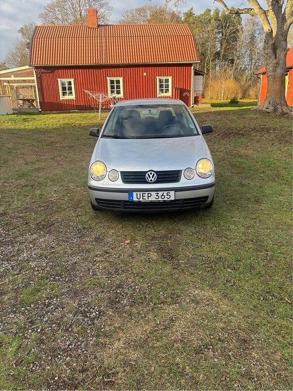 Begagnad 2003 VW Polo Basis Halvkombi | 15 000 kr (Marknadspris) - Bild 1/4