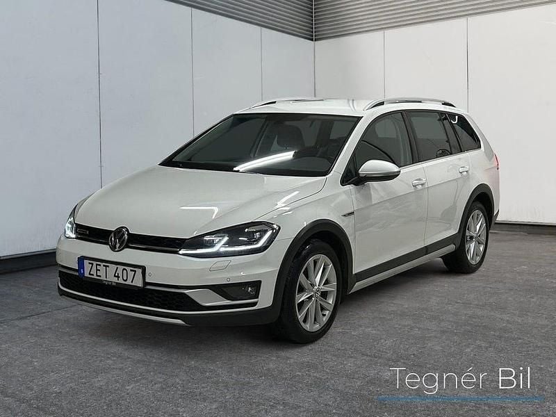 Vit Begagnad 2018 VW Golf Alltrack Kombi | 134 700 kr (Marknadspris) - Bild 1/4
