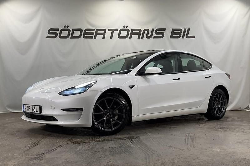 Vit Begagnad 2021 Tesla Model 3 Long Range AWD Sedan | 259 900 kr (Bra pris) - Bild 1/4