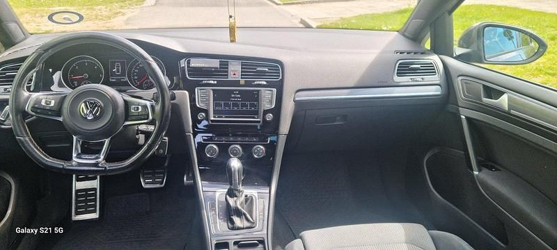 Grå Begagnad 2017 VW Golf VII Halvkombi | 125 000 kr (Marknadspris) - Bild 1/4