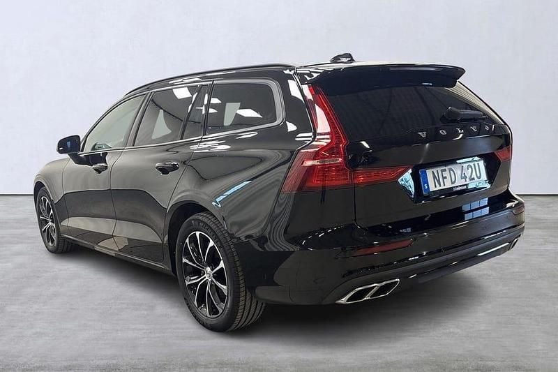 Begagnad Volvo V60 Momentum 192 HK (141 kW) 2019 Svart Kombi