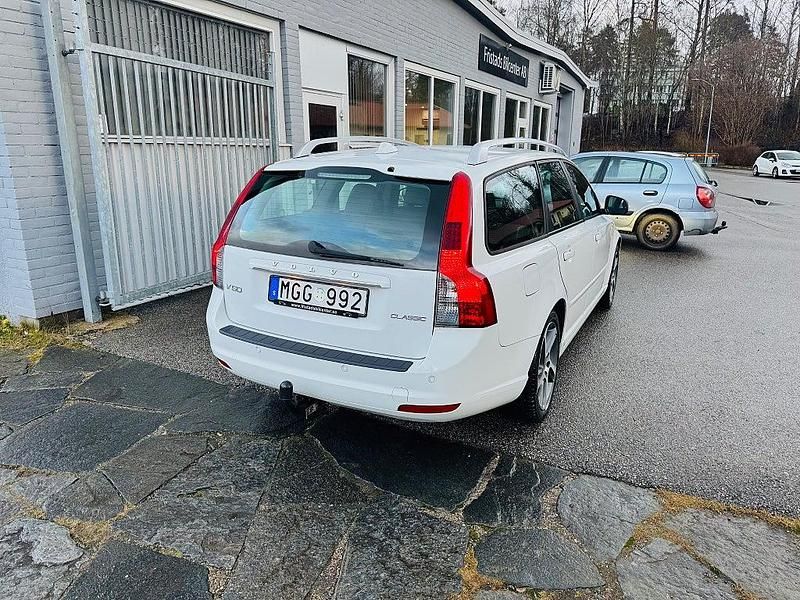 Begagnad Volvo V50 Momentum 116 HK (85 kW) 2011 Vit Kombi