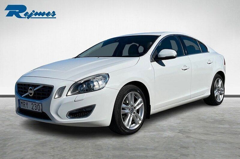Vit (ice vit) Begagnad 2011 Volvo S60 Summum Sedan | 122 100 kr (Marknadspris) - Bild 1/4