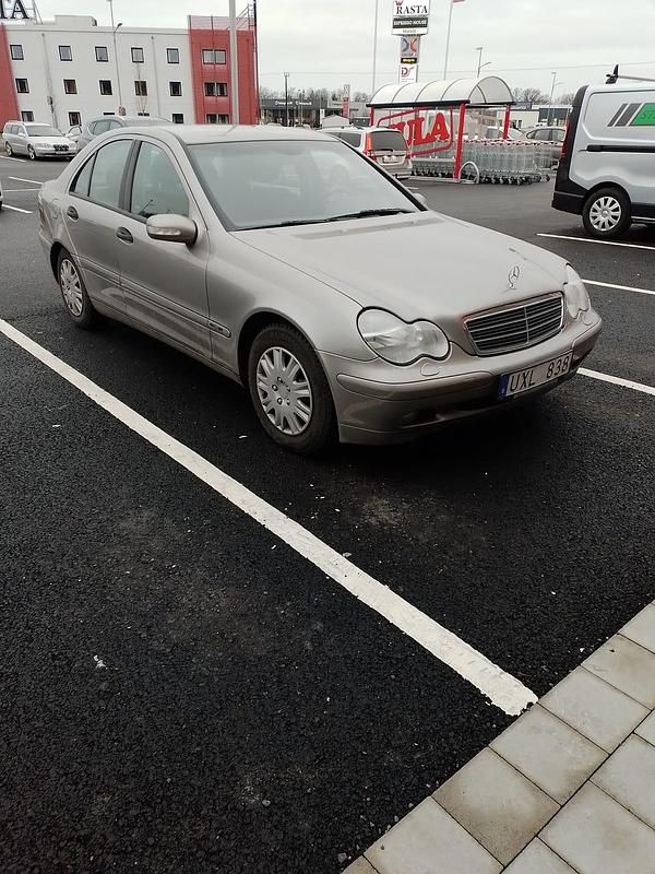 Begagnad Mercedes C180 143 HK (105 kW) 2004 Sedan