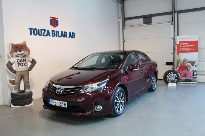 Mörkröd (mröd) Begagnad 2012 Toyota Avensis Multidrive S Sedan | 124 900 kr (Marknadspris) - Bild 1/4