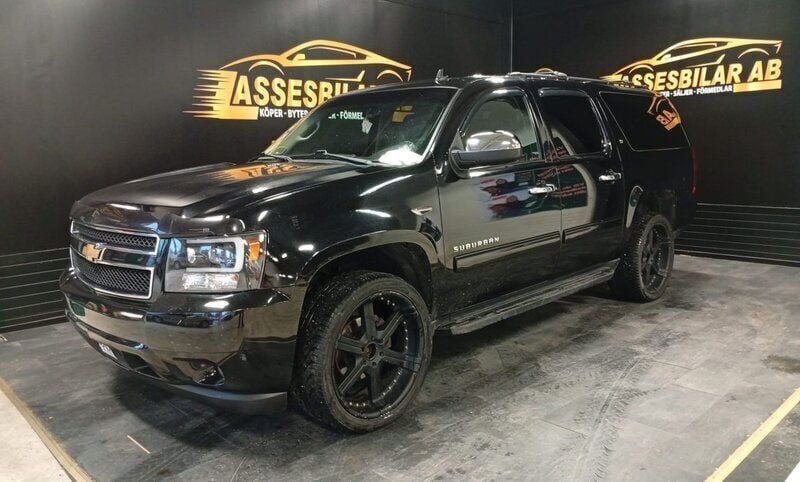 Svart Begagnad 2013 Chevrolet Suburban SUV | 249 900 kr - Bild 1/2