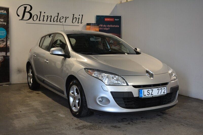 Silver Begagnad 2011 Renault Mégane III Halvkombi | 48 900 kr (Marknadspris) - Bild 1/4