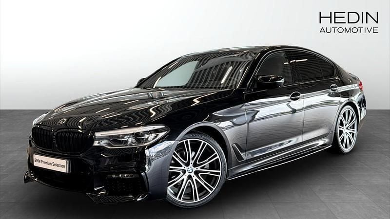Begagnad 2018 BMW 520 M Sport Sedan | 308 700 kr (Marknadspris) - Bild 1/4