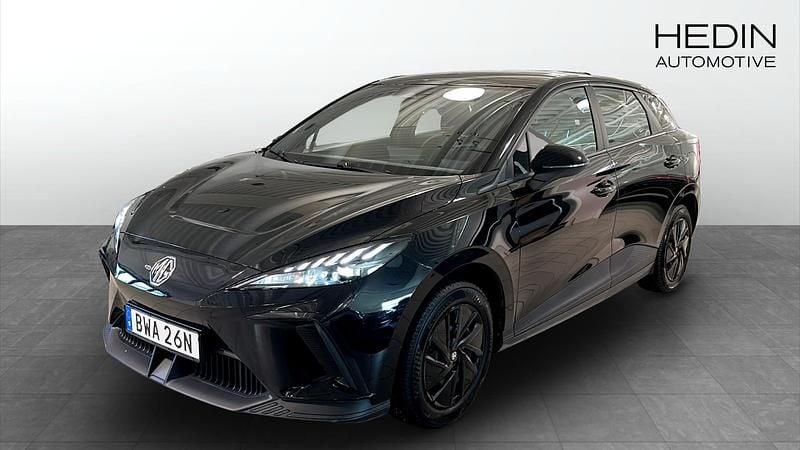Svart (black) Begagnad 2023 MG MG4 EV Halvkombi | 259 900 kr (Marknadspris) - Bild 1/4