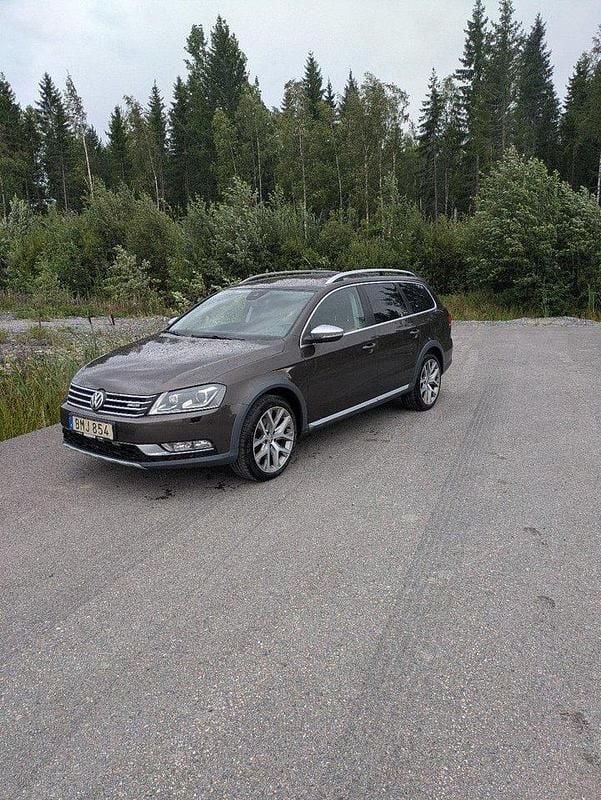 Brun Begagnad 2014 VW Passat Alltrack Kombi | 63 000 kr (Bra pris) - Bild 1/4
