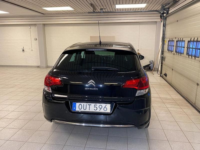 Begagnad Citroën C4 Feel 120 HK (88 kW) 2016 Svart Halvkombi