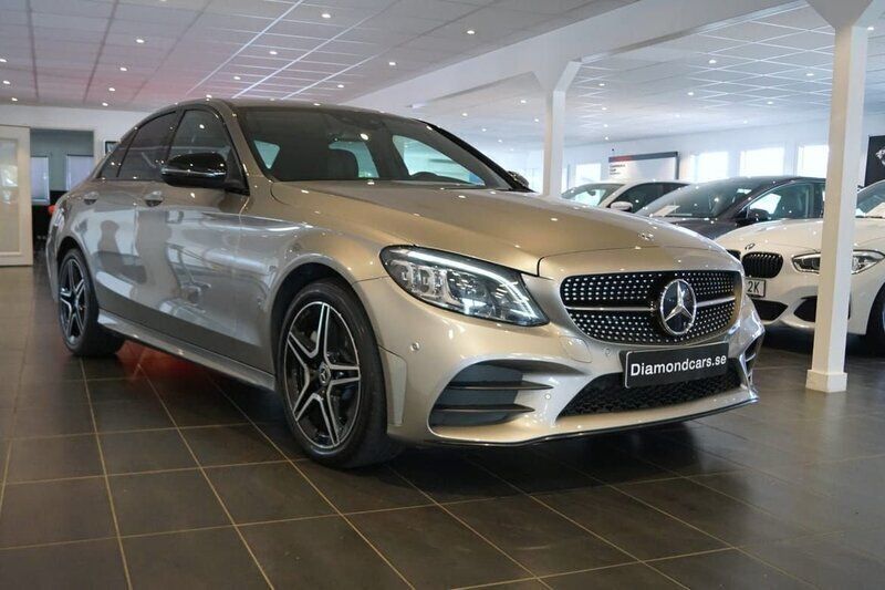 Silver Begagnad 2019 Mercedes C300 AMG line Sedan | 394 900 kr (Dyr) - Bild 1/4