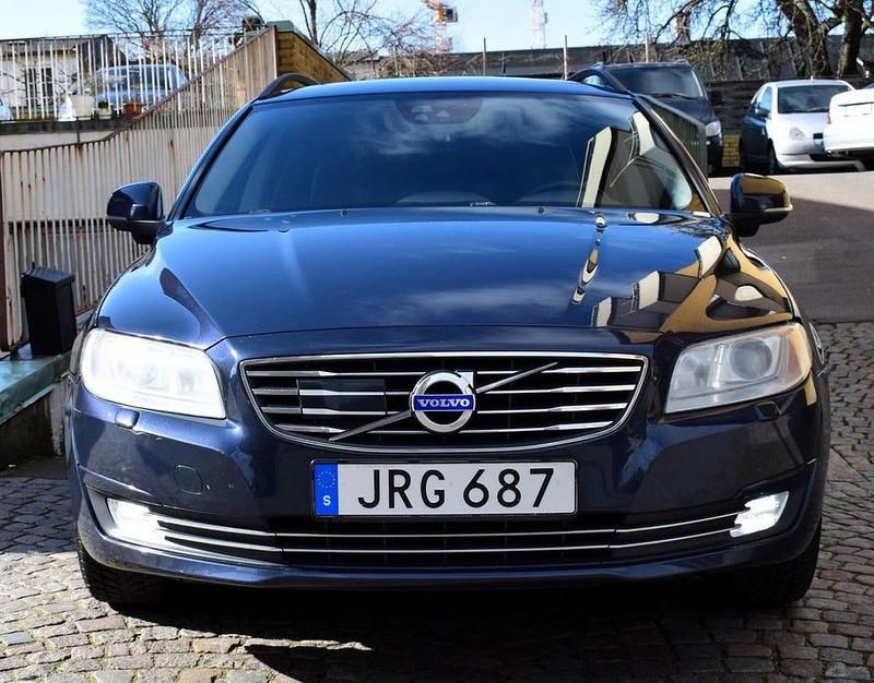 Blå Begagnad 2015 Volvo V70 Momentum Kombi | 70 000 kr (Superpris) - Bild 1/4
