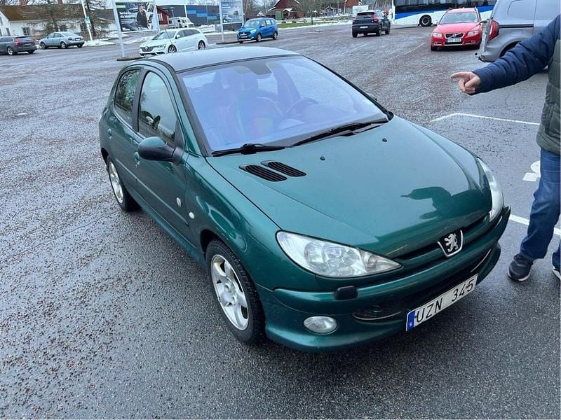 Grön Begagnad 2004 Peugeot 206 Roland Garros Halvkombi | 5 000 kr (Superpris) - Bild 1/1