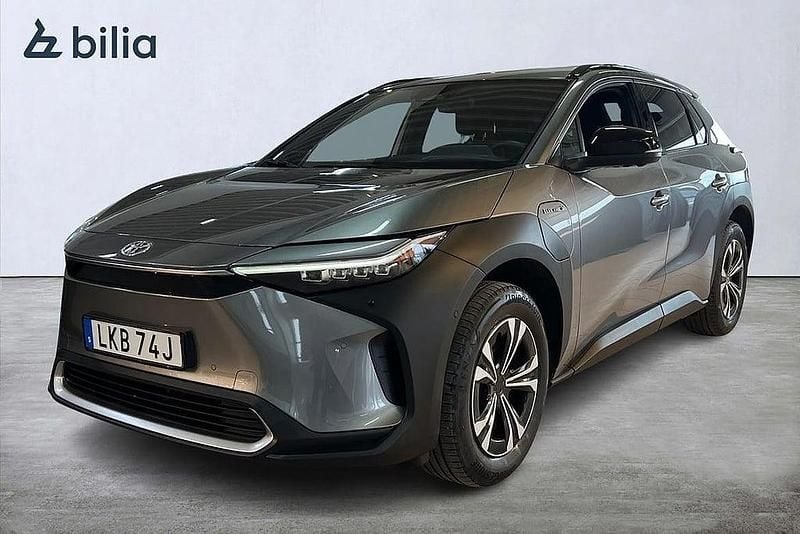 Silver Begagnad 2023 Toyota bZ4X Executive SUV | 349 900 kr - Bild 1/4