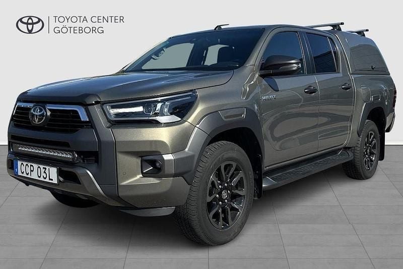 Grön Begagnad 2021 Toyota HiLux Pickup | 489 900 kr (Marknadspris) - Bild 1/4