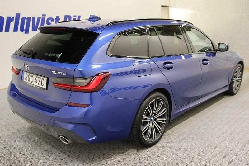 Begagnad BMW 330 M Sport 184 HK (135 kW) 2022 Portimao blå metallic Kombi