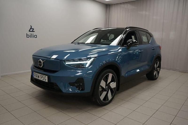 Blå Begagnad 2023 Volvo XC40 Plus SUV | 399 900 kr (Marknadspris) - Bild 1/3