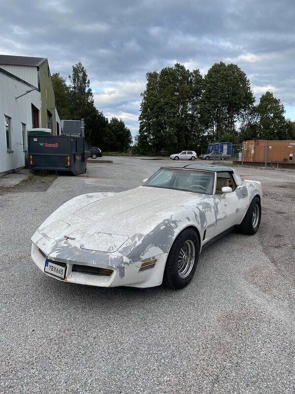 Vit Begagnad 1981 Chevrolet Corvette C3 | 97 990 kr - Bild 1/4